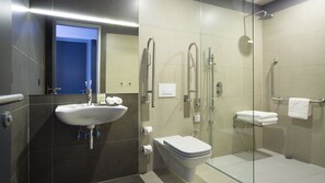 Business Single Room | Bathroom | Deep-soaking bathtub, rainfall showerhead, free toiletries, hair dryer - Four Elements Ekaterinburg (Yekaterinburg)