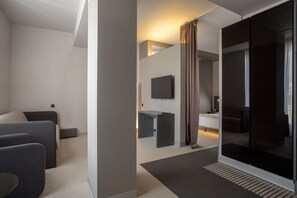 Studio Suite Junior | Ruang keluarga | TV LED