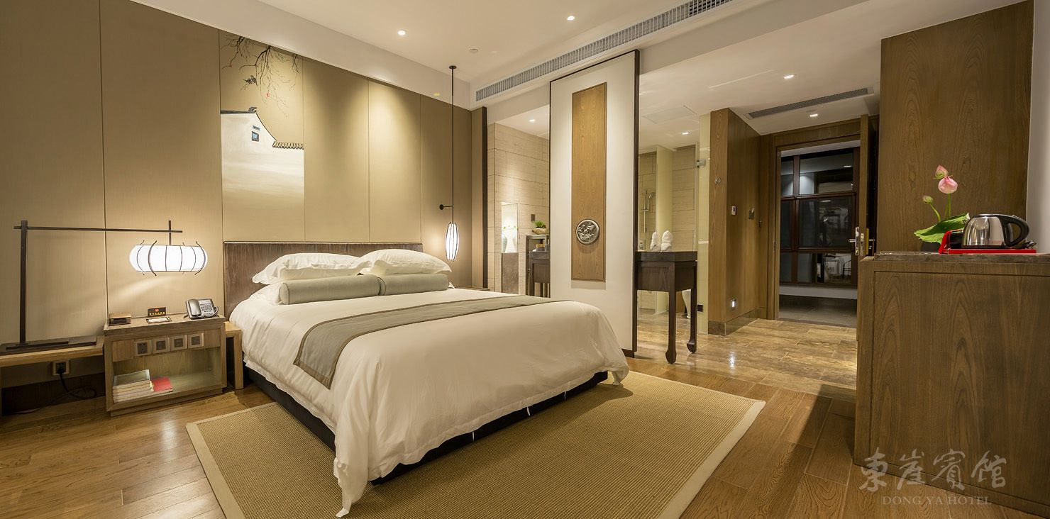 Habitación ejecutiva doble, vistas a la colina | Ropa de cama de alta calidad, caja fuerte, escritorio y cortinas opacas