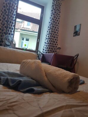 Ropa de cama de alta calidad y escritorio 