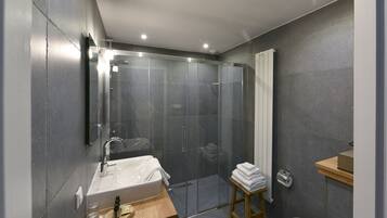 Superior tweepersoonskamer | Badkamer