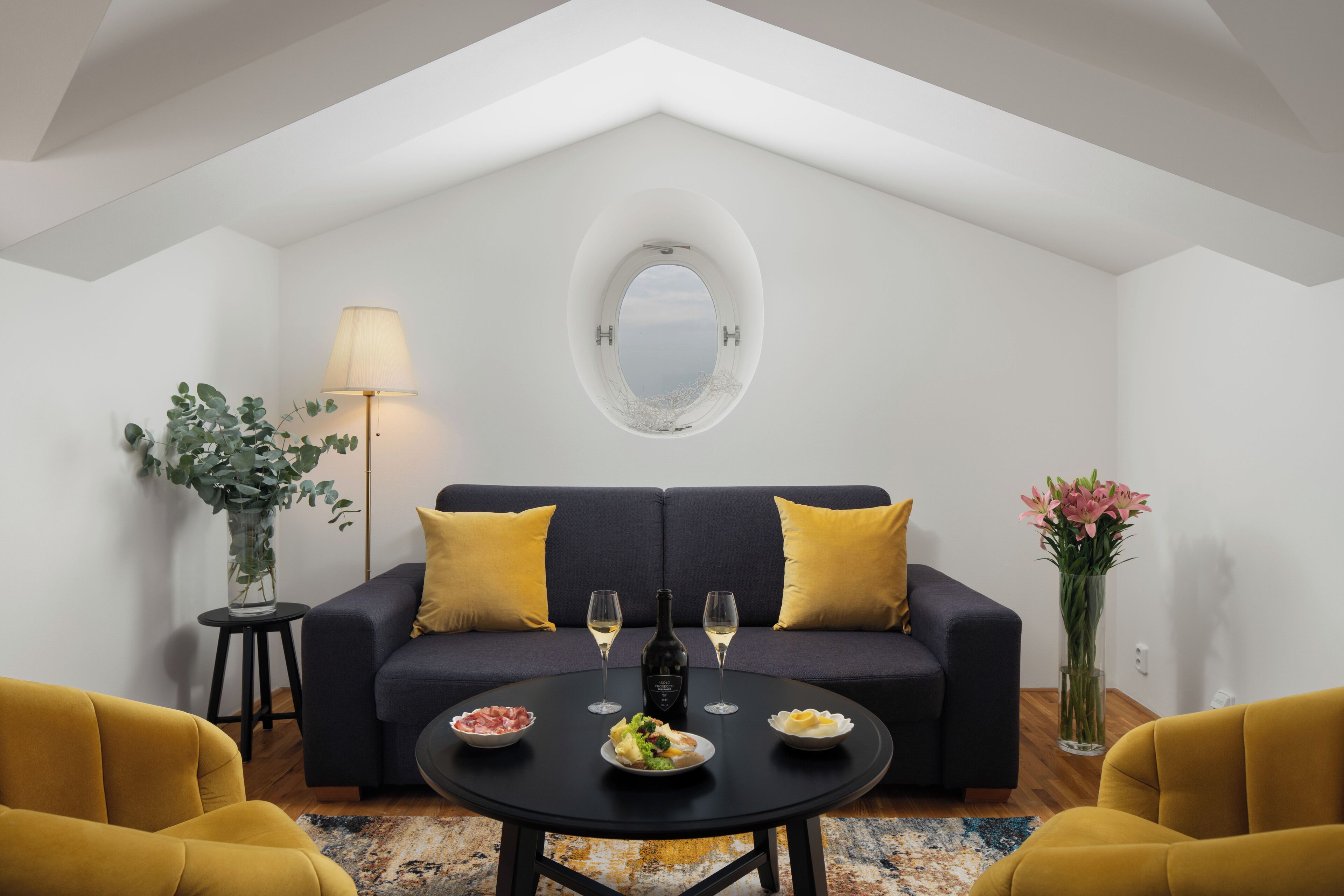 Apartament exclusiu, 1 dormitori | Sala d&#x27;estar | Televisor de pantalla plana 