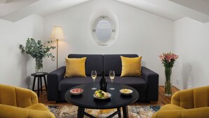 Leilighet – exclusive, 1 soverom | Oppholdsområde | Flatskjerm-TV