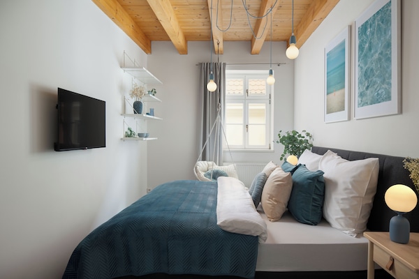 1 habitación, cortinas blackout y sistema de insonorización