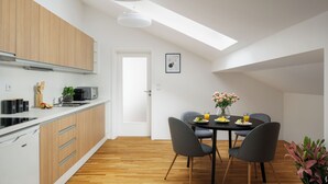 Leilighet – exclusive, 1 soverom | Eget kjøkken | Kaffetrakter/tekoker, kjøleskap, mikrobølgeovn og ovn