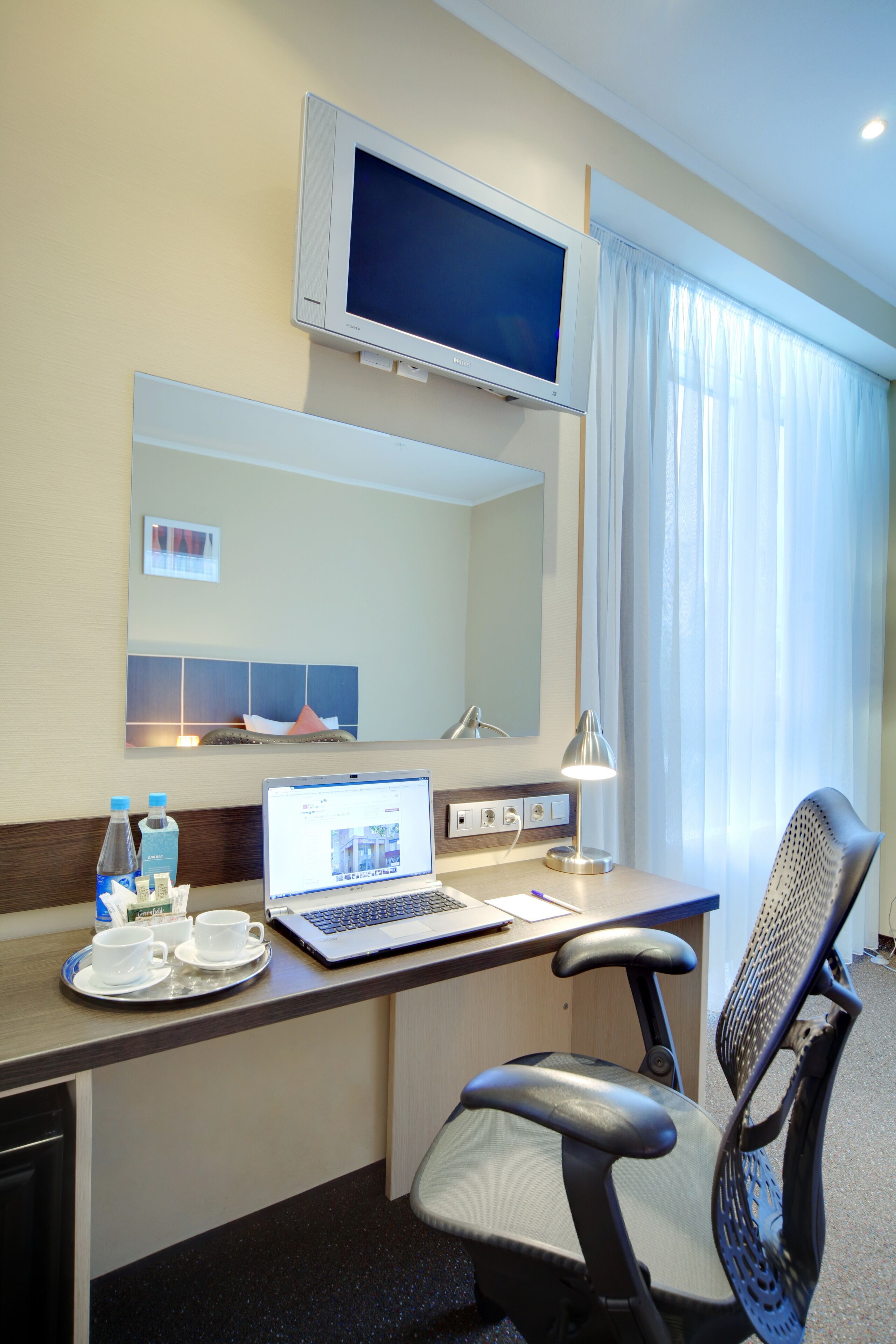 Kahden hengen businesshuone (kaksi sänkyä) | Ylelliset vuodevaatteet, tallelokero huoneessa, työpöytä, pimennysverhot