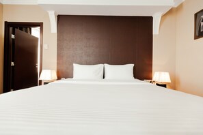 行政套房 | 高級寢具、客房內保險箱、書桌、遮光布/窗簾