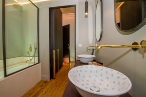 Double Room, City View | Bathroom | Shower, free toiletries, bathrobes, slippers - Hotel Boutique Loriente (Ribadeo)