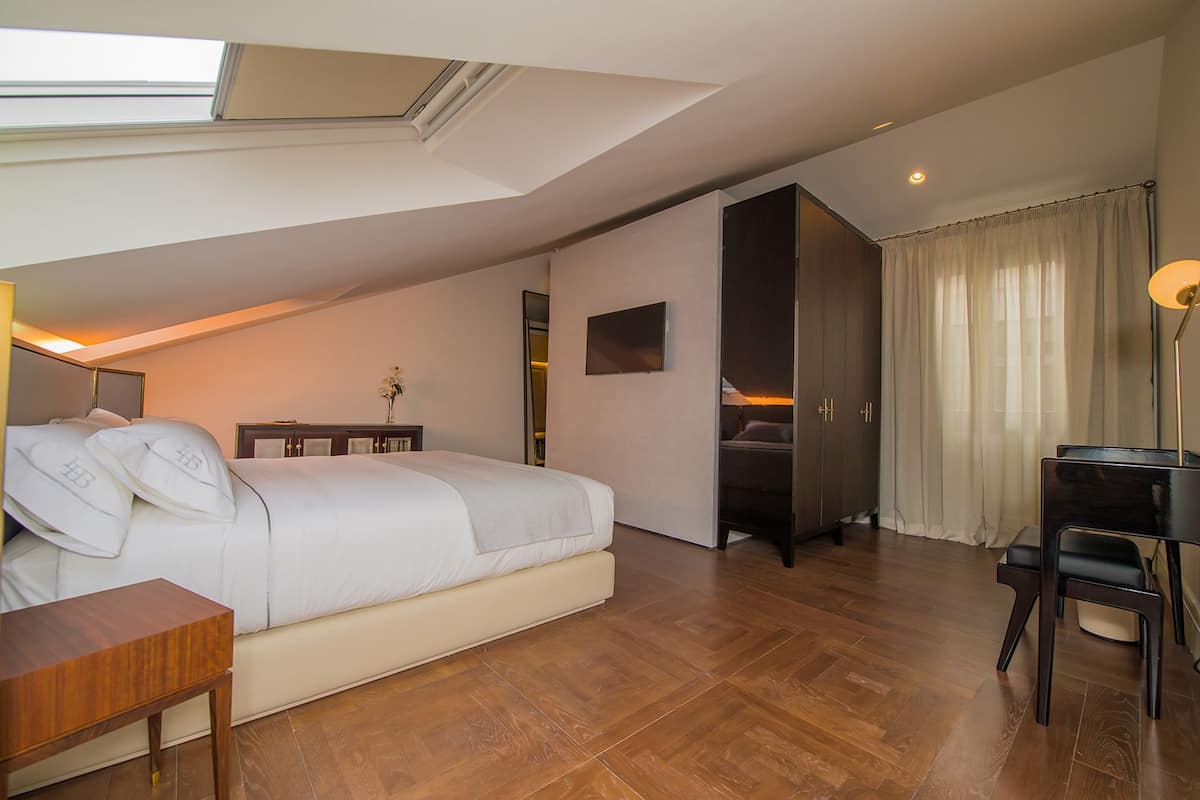 superior double room | minibar, desk, blackout curtains, soundproofing