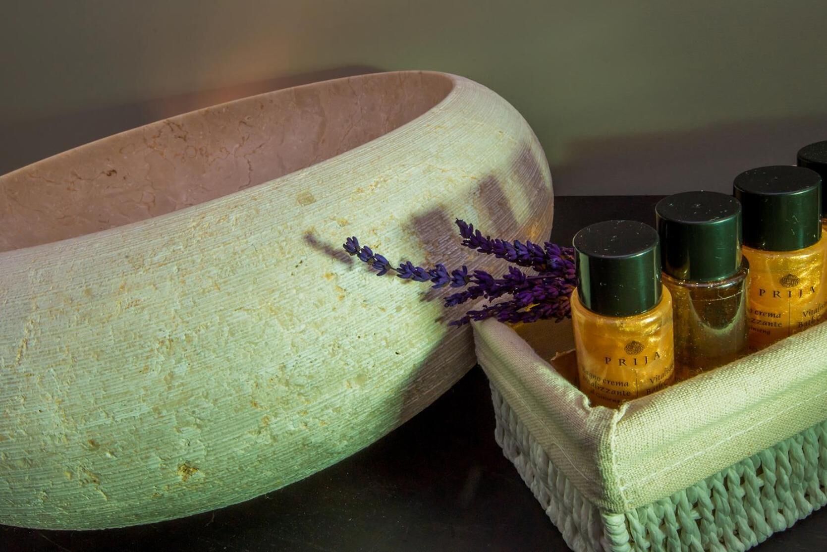 shower, free toiletries, bathrobes, slippers