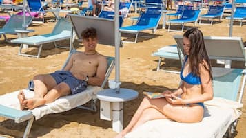 Playa privada, arena negra