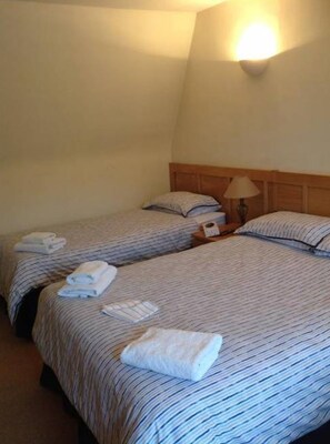 Family Room, Private Bathroom - The Black Swan Hotel (Kelso)