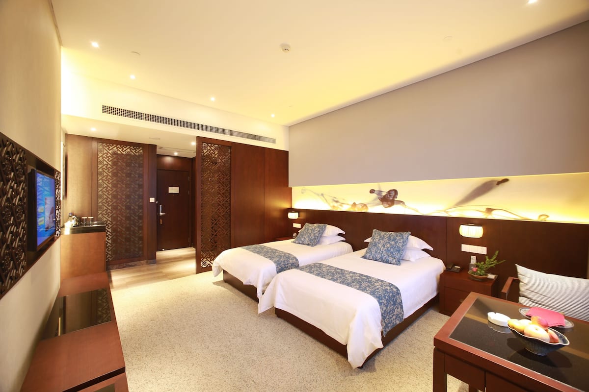 Executive Twin Room | Premium bedding, minibar, in-room safe, desk