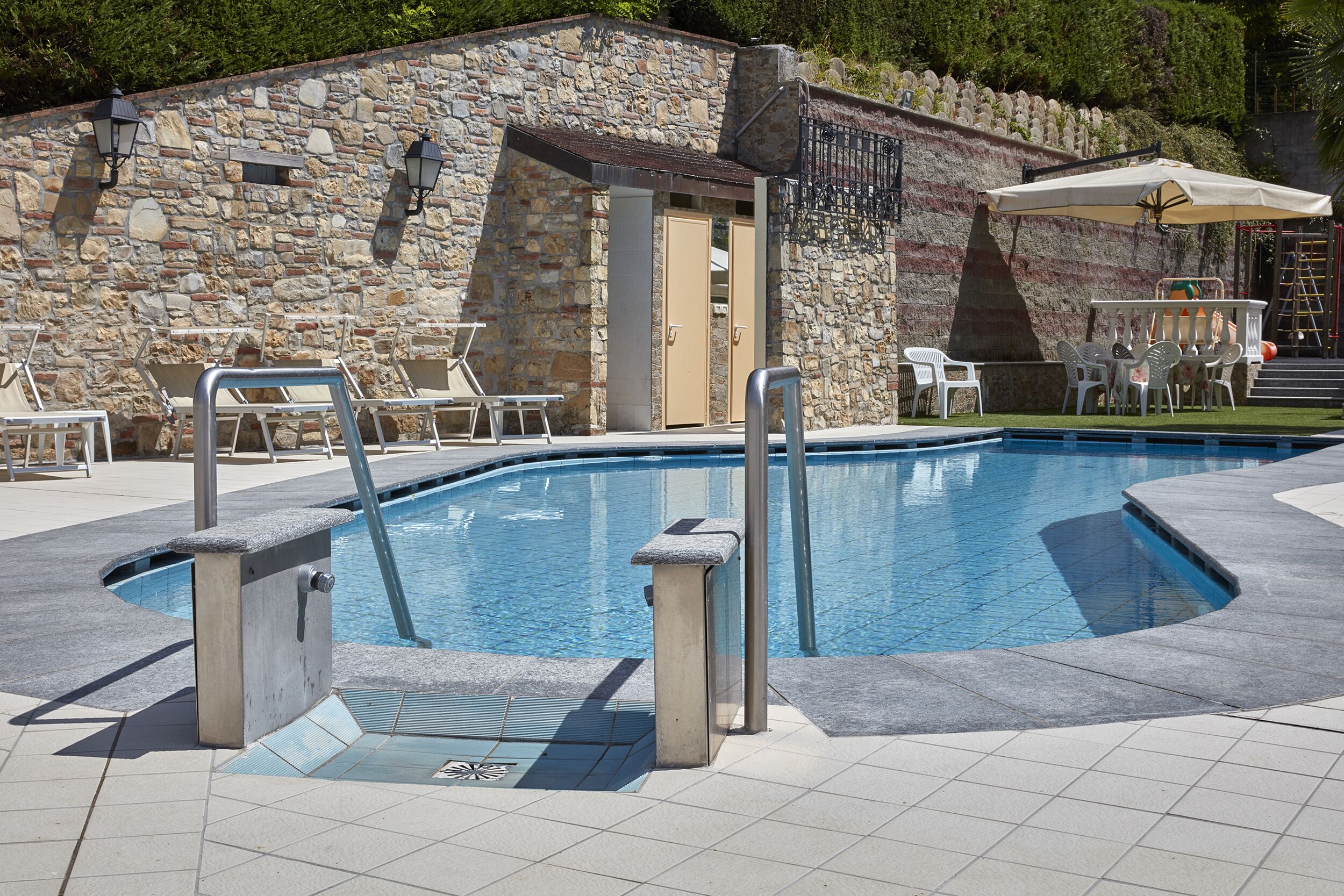 Seasonal outdoor pool, sun loungers