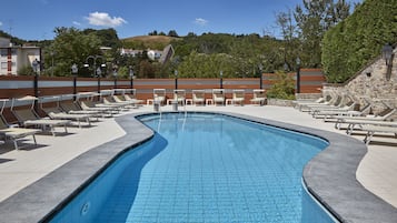 Seasonal outdoor pool, sun loungers