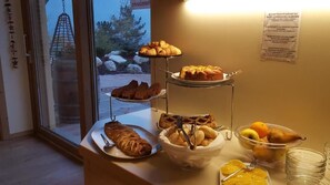 Free daily buffet breakfast