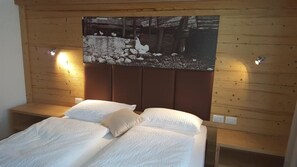 Double or Twin Room | Minibar, in-room safe, desk, soundproofing