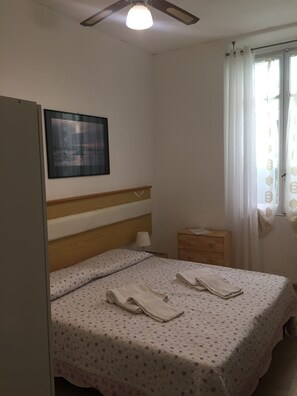 Minibar, desk, free WiFi, bed sheets - Villa Cristina (Rapallo)
