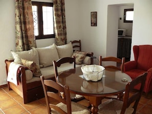 Casa, 2 quartos, vista para a montanha (Zahareña) | Área de estar | TV de tela plana, lareira