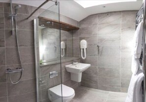 Quarto casal, 1 cama de casal, suíte | Chuveiro