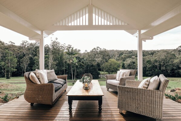 Luxury Cottage, 2 Bedrooms, Garden View | Terrace/patio