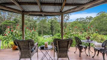 Romantische Ferienhütte, 1 Schlafzimmer, Badewanne, Gartenblick | Terrasse/Patio