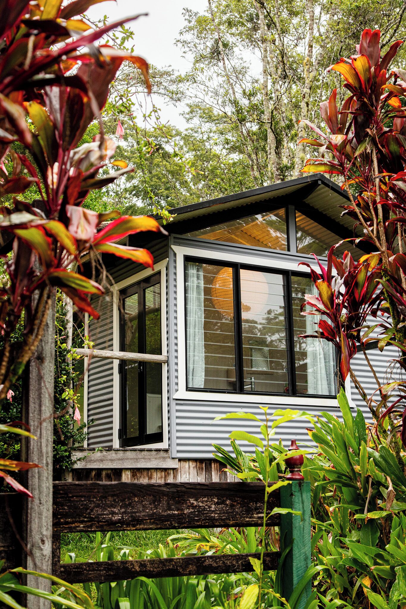 Romantic Cabin, 1 Bedroom, Bathtub, Garden View | Bathroom | Separate bathtub and shower, deep-soaking bathtub, free toiletries