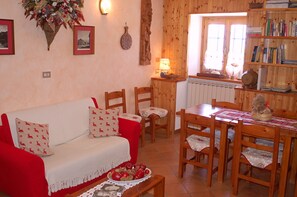 Free daily continental breakfast  - Chambres d'Hôtes l'Abri de Vetan (Saint-Pierre)