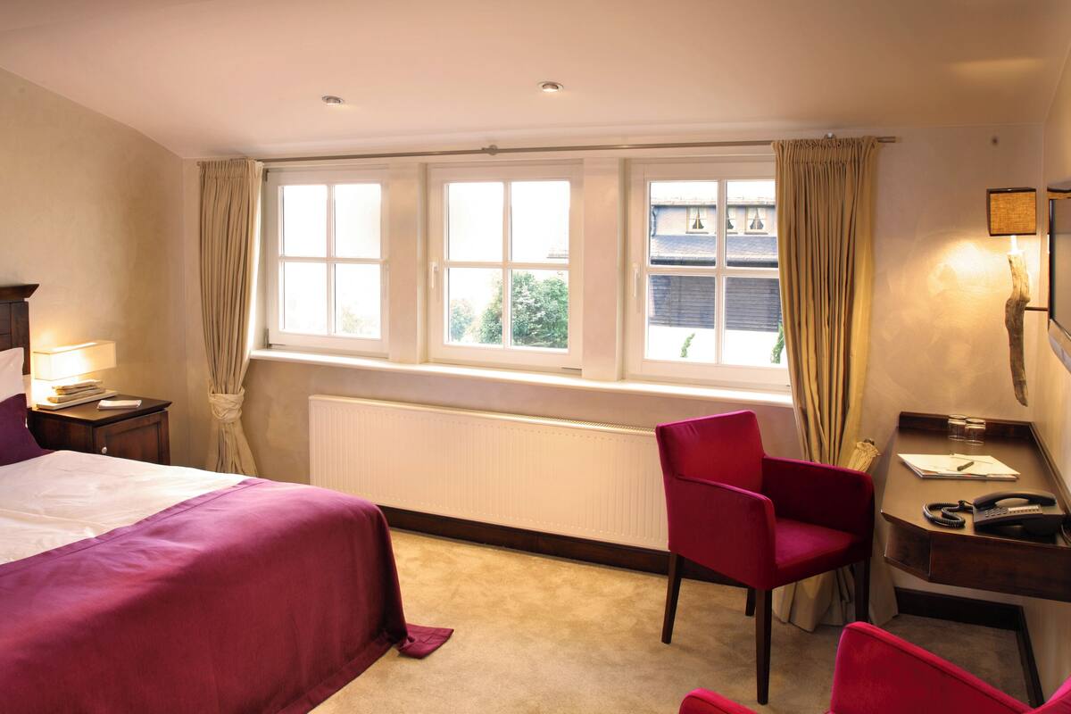 Room, Courtyard View
