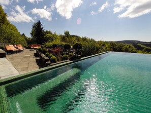 Indoor pool, outdoor pool, open 7:00 AM to 7:00 PM, pool umbrellas - Hotel Waldhaus Ohlenbach (Schmallenberg)