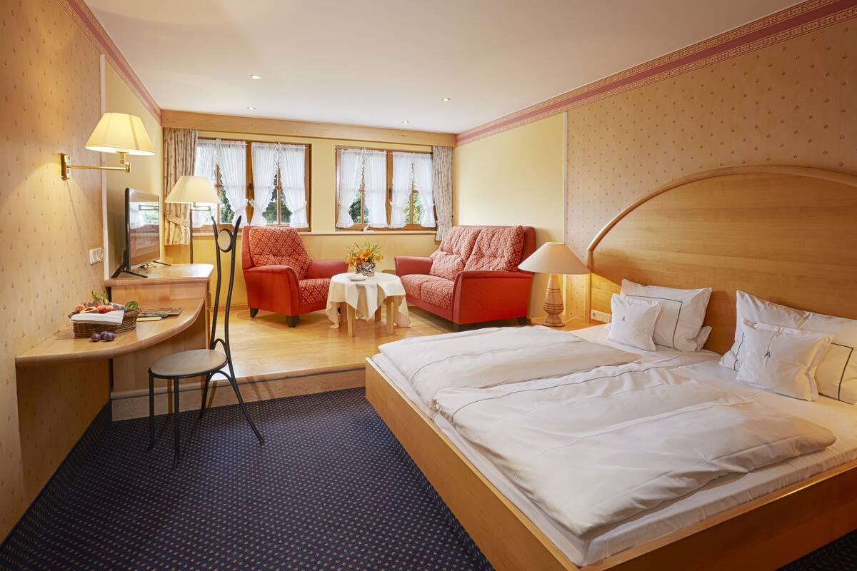 Hypo-allergenic bedding, down duvets, minibar, in-room safe
