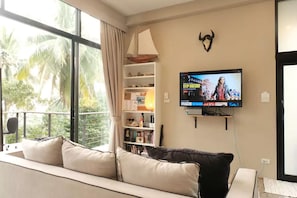 2 Bedrooms Villa | Vardagsrum | LCD-tv och Netflix