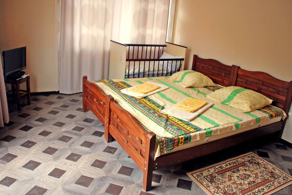 Desk, free cots/infant beds, free WiFi