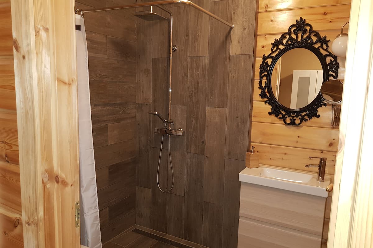 family quadruple room, private bathroom | bathroom | shower, free toiletries, hair dryer, towels