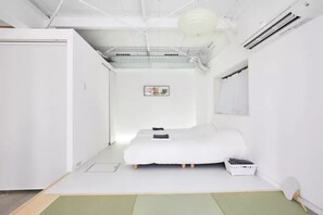 Apartment | 1 bedroom, soundproofing, iron/ironing board, free WiFi