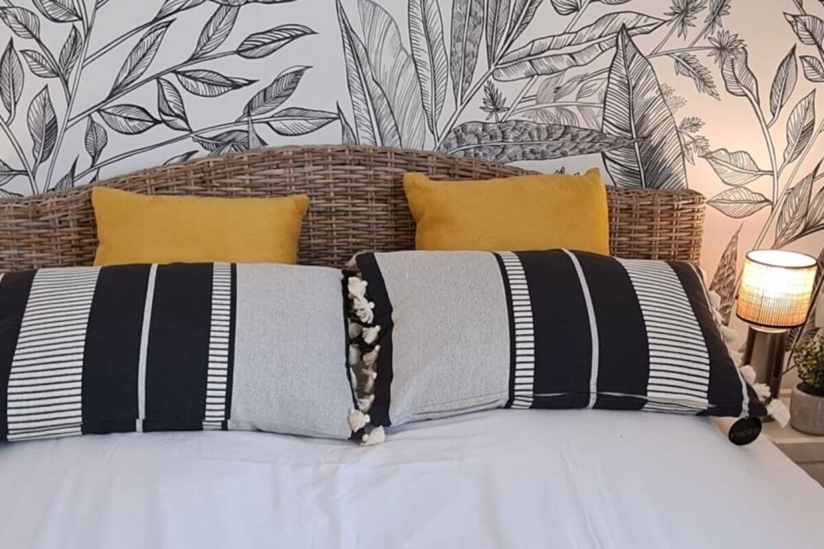 Individuell dekoriert, individuell eingerichtet, Bügeleisen/Bügelbrett