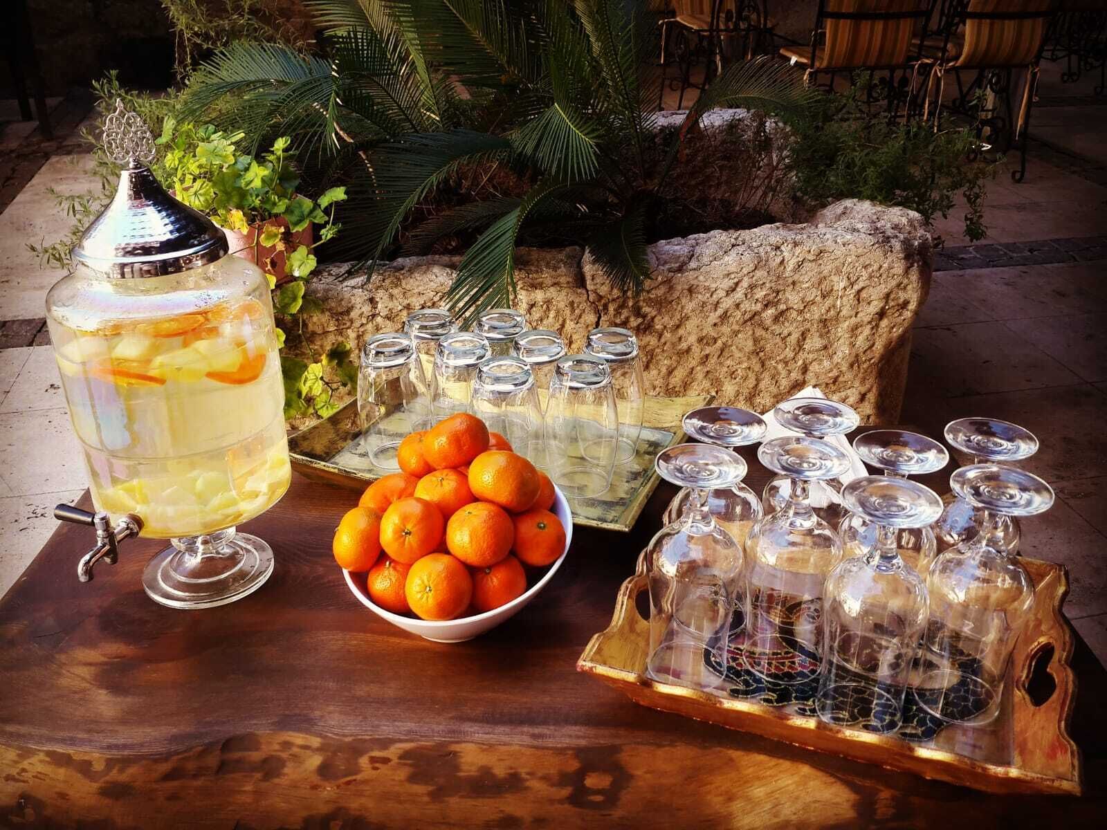 朝食、ランチ、ディナーに営業 (多国籍料理)