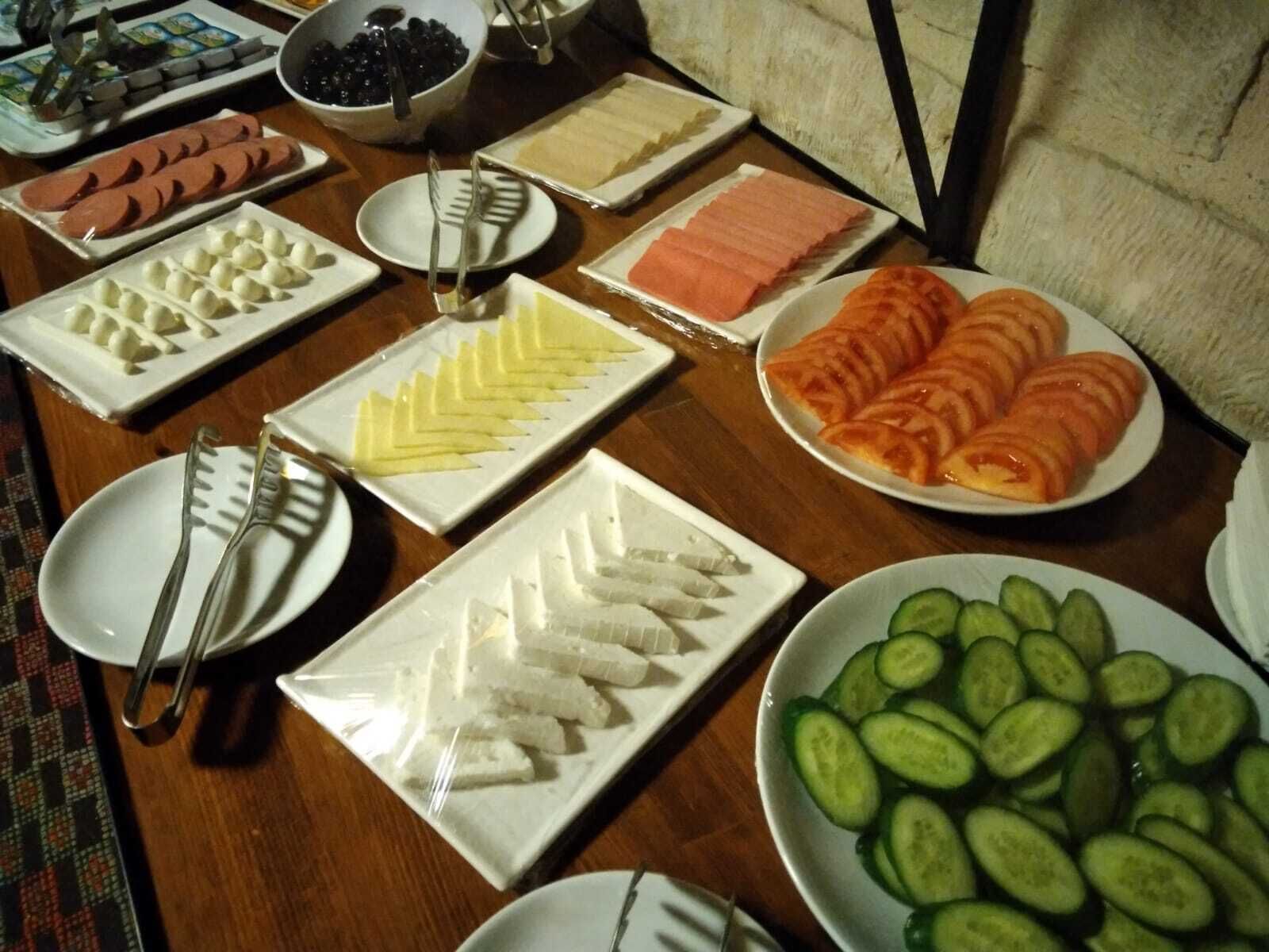 breakfast, lunch, dinner served; international cuisine