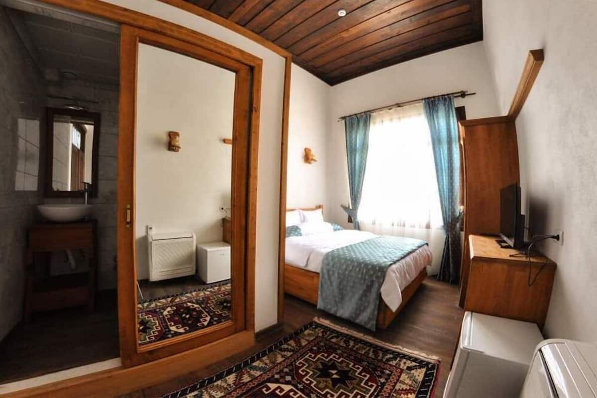 standard double or twin room | minibar, free rollaway beds, free wifi, bed sheets