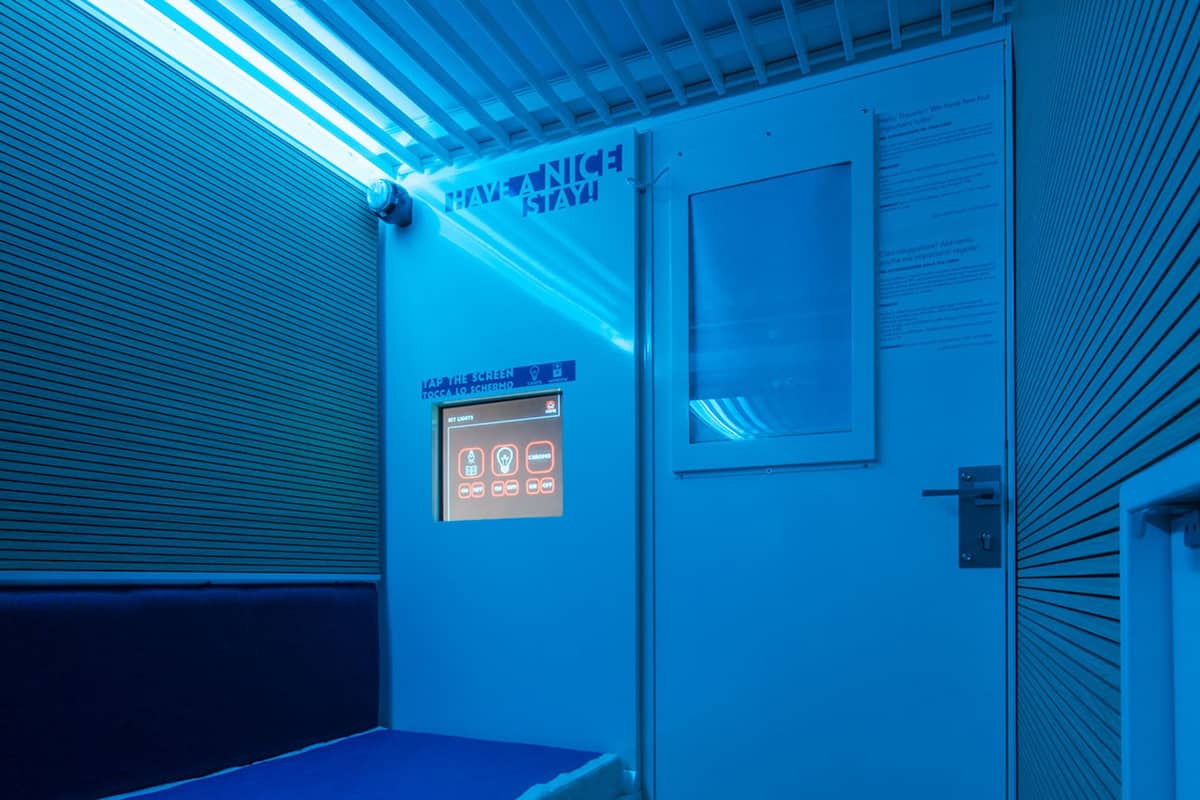 basic single room (capsule - public bathroom in apt) | free wifi