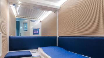 Chambre Simple (Capsule - Public Bathroom in Apt) | Wi-Fi gratuit