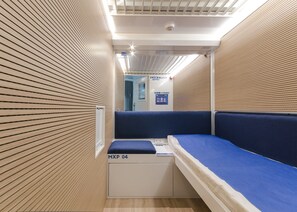 Basic Single Room (Capsule - Public Bathroom in Apt) - ZZZleepandGo MXP (Ferno)