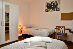 Basic-Apartment, 3 Schlafzimmer | 3 Schlafzimmer, Schreibtisch, Bügeleisen/Bügelbrett, Babybetten