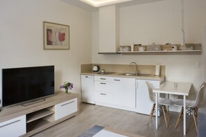Lägenhet (Apartament 70) | Eget pentry | Kylskåp, mikrovågsugn, ugn och spishäll