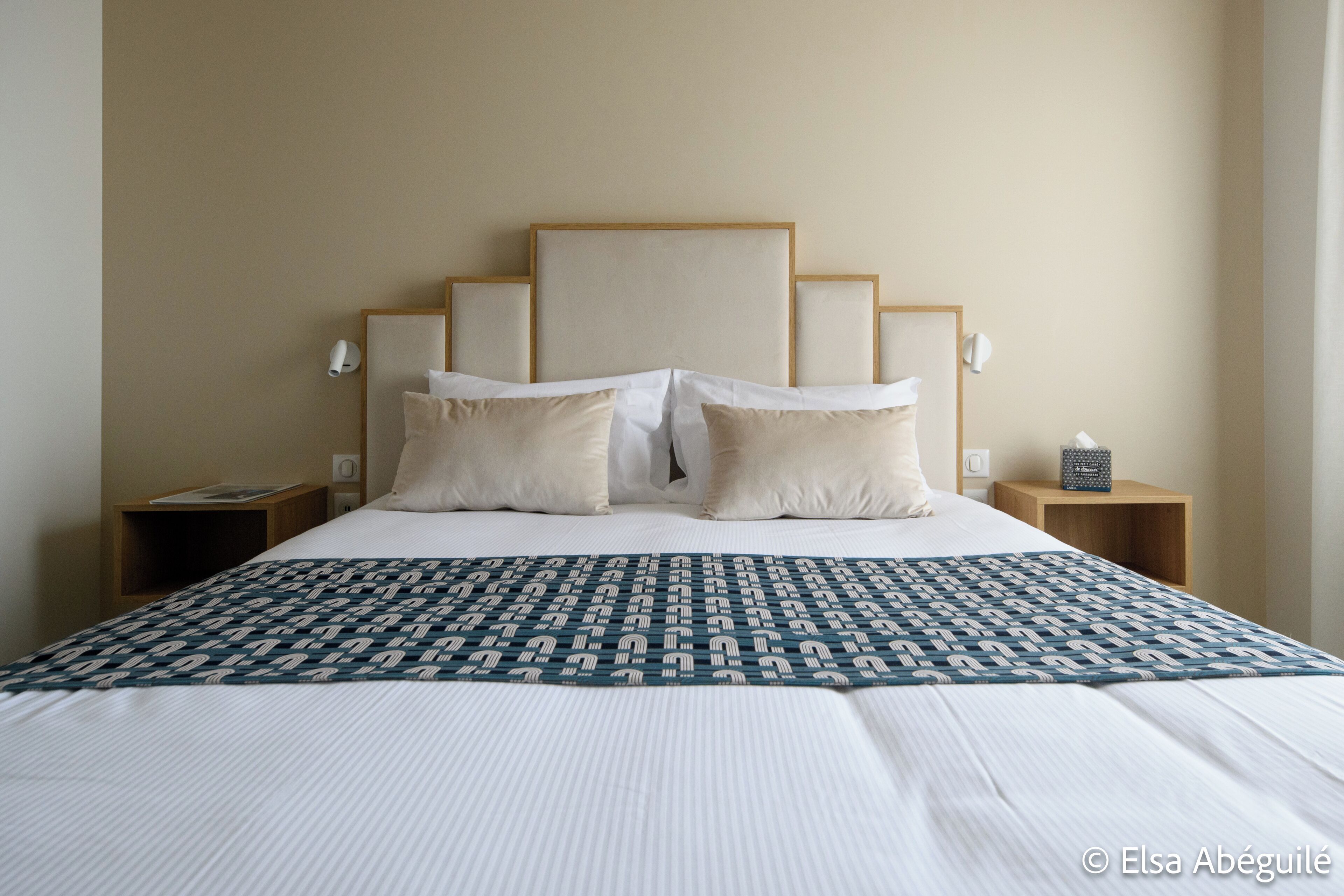 Quarto duplo superior | Cofres nos quartos, espaço de trabalho para notebook