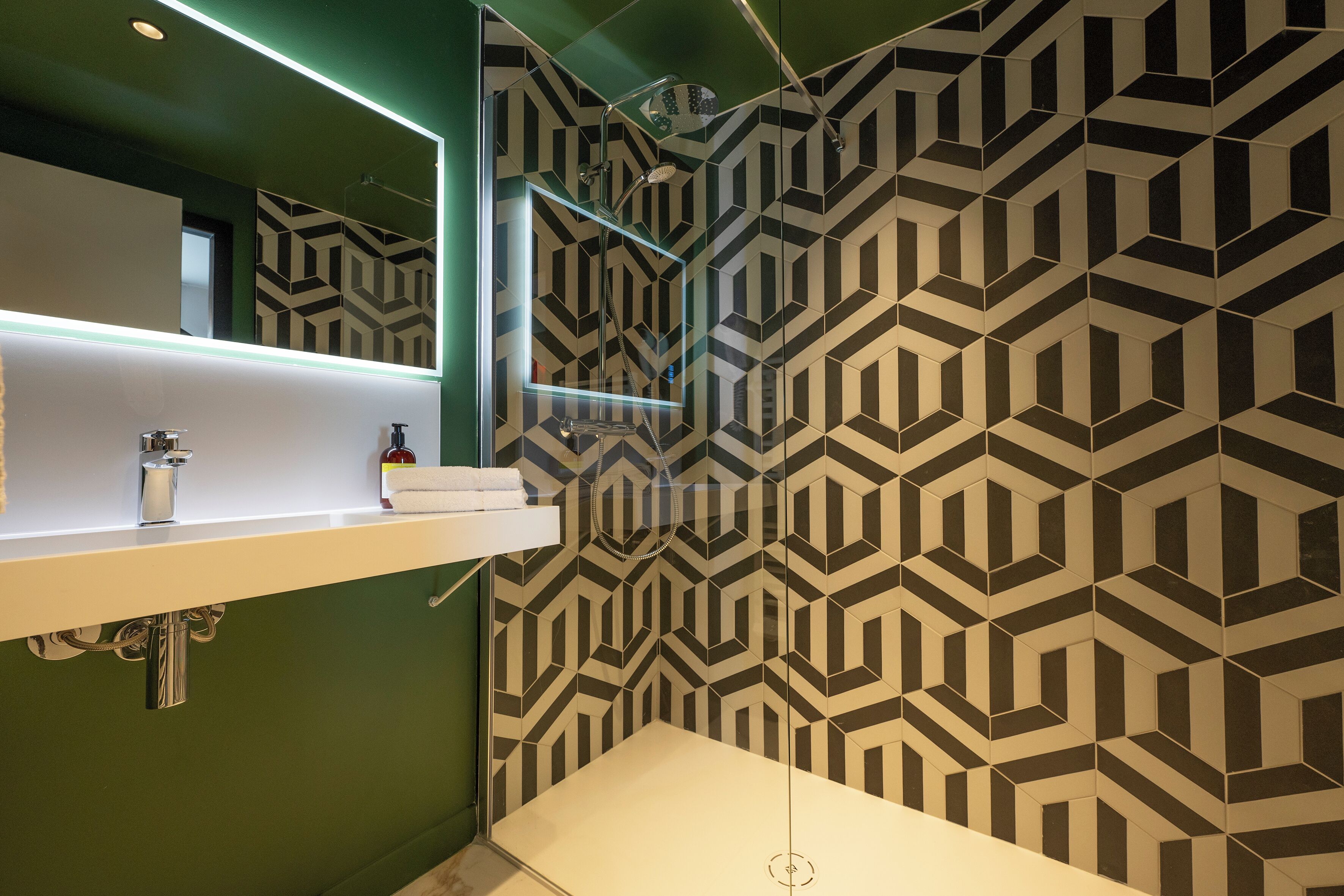 comfort double room | bathroom | shower, rainfall showerhead, eco-friendly toiletries, hair dryer