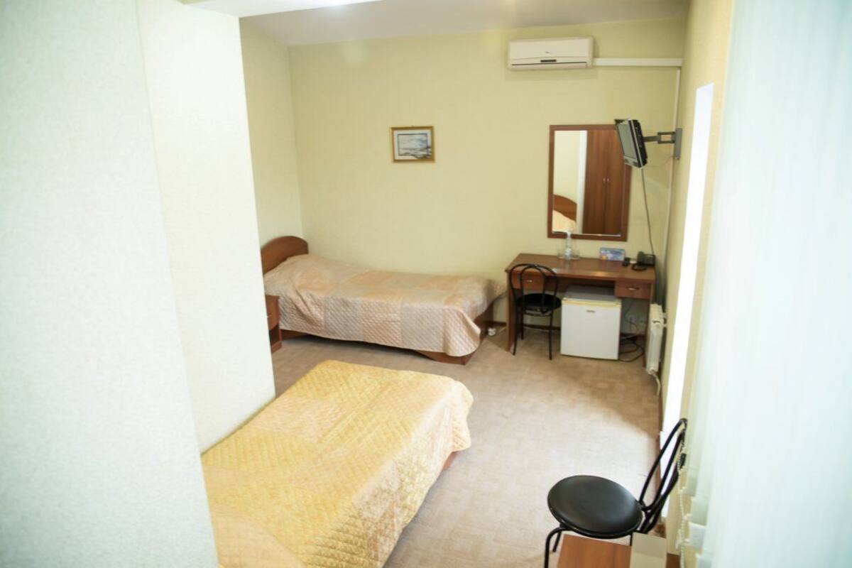 Standaard Twin kamer, balkon | 1 slaapkamer, luxe beddengoed, een bureau, een strijkplank/strijkijzer