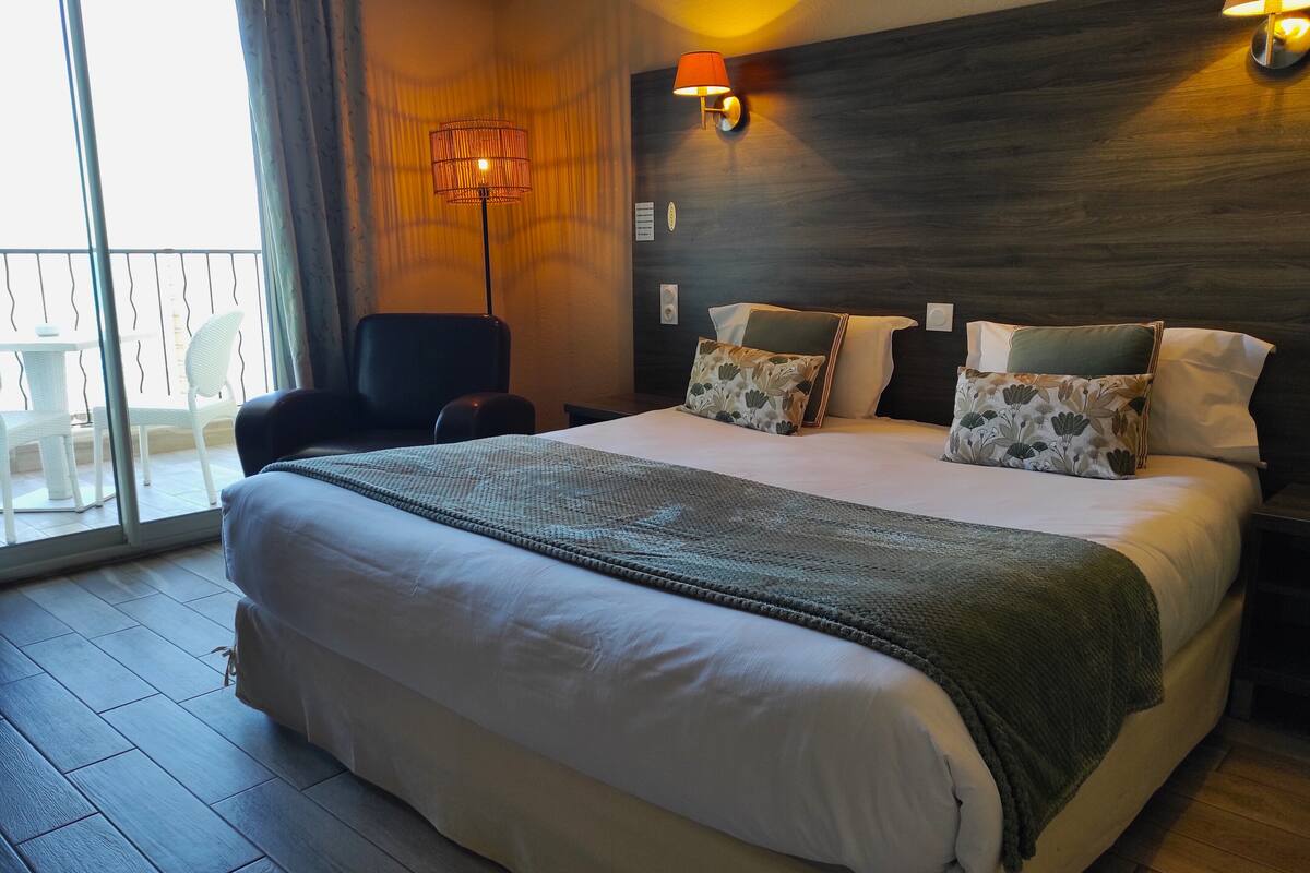 suite junior, vue mer | premium bedding, in-room safe, desk, blackout curtains