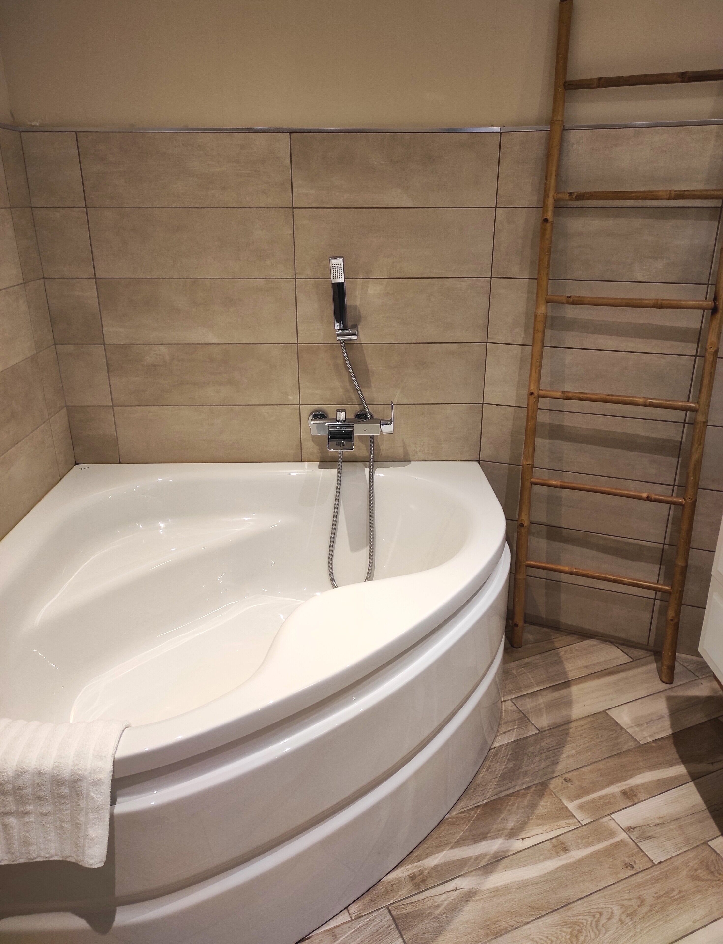 suite junior, vue mer | bathroom | free toiletries, hair dryer, towels
