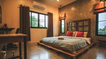 Casa familiar, 2 dormitoris, cuina bàsica | 1 dormitori, minibar, escriptori i cortines opaques